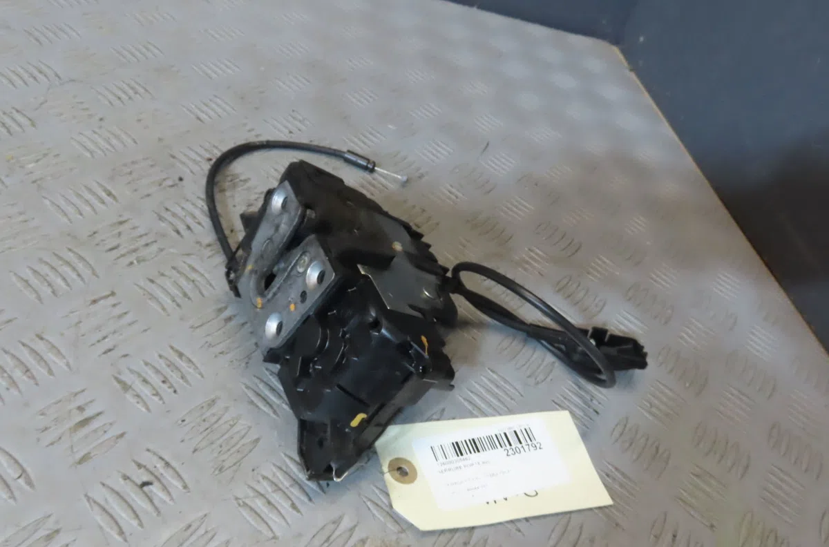Serrure porte avg Renault CLIO III (BR0-1, CR0-1) 1.5 dci (2010-2014) 5 portes occasion