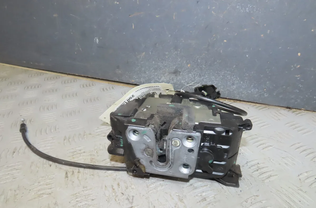 Serrure porte avg Renault CLIO III (BR0-1, CR0-1) 1.5 dci (c-br0g, c-br1g) (2005-2012) 5 portes occasion