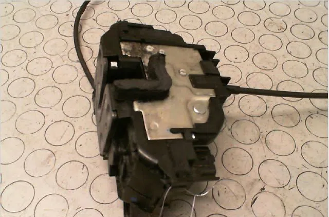 Serrure porte avg RENAULT CLIO III phase 1 ESTATE 01-2008--03-2009 1.5 DCI 85ch occasion