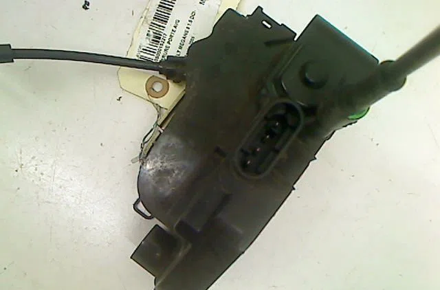 Serrure porte avg Renault MEGANE II (BM0-1_, CM0-1_) 1.5 dci (bm1e, cm1e) (2005-2008) occasion