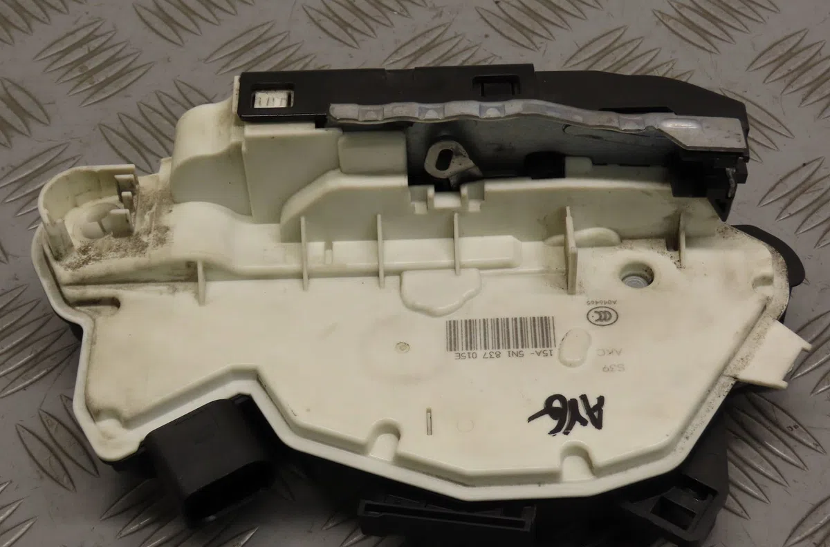 Serrure porte avg Skoda FABIA II (542) 1.6 tdi (2010-2014) occasion