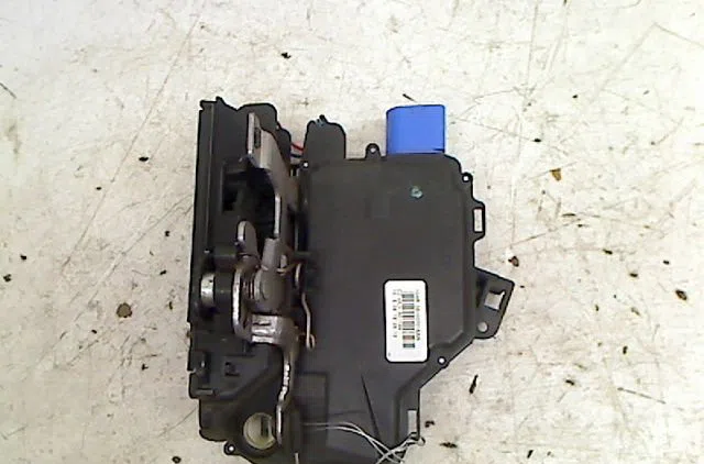 Serrure porte avg Skoda FABIA II Combi (545) 1.9 tdi (2007-2010) occasion
