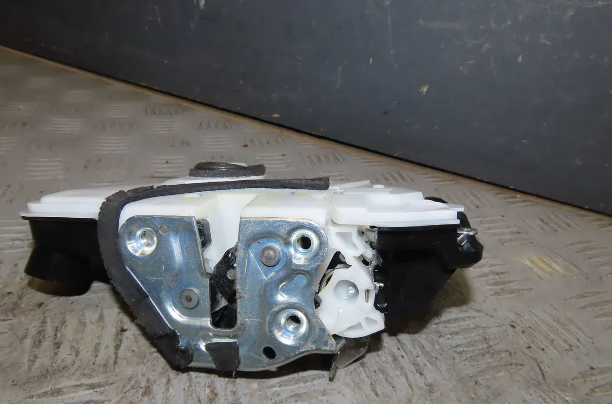 Serrure porte avg SUZUKI CELERIO occasion