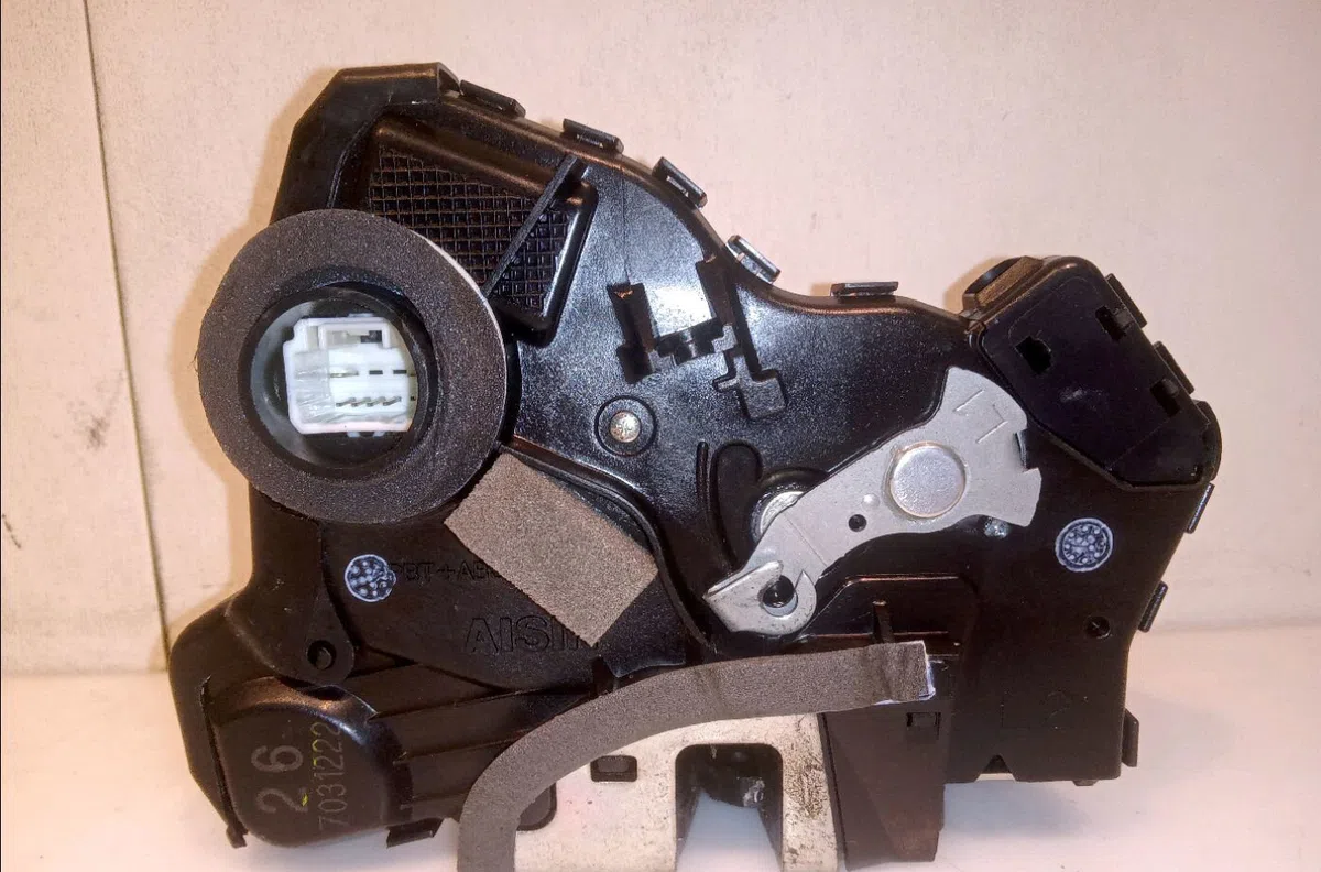 Serrure porte avg Suzuki GRAND VITARA II (JT, TE, TD) 1.6 traction intégrale (jb416) (2005-2015) occasion