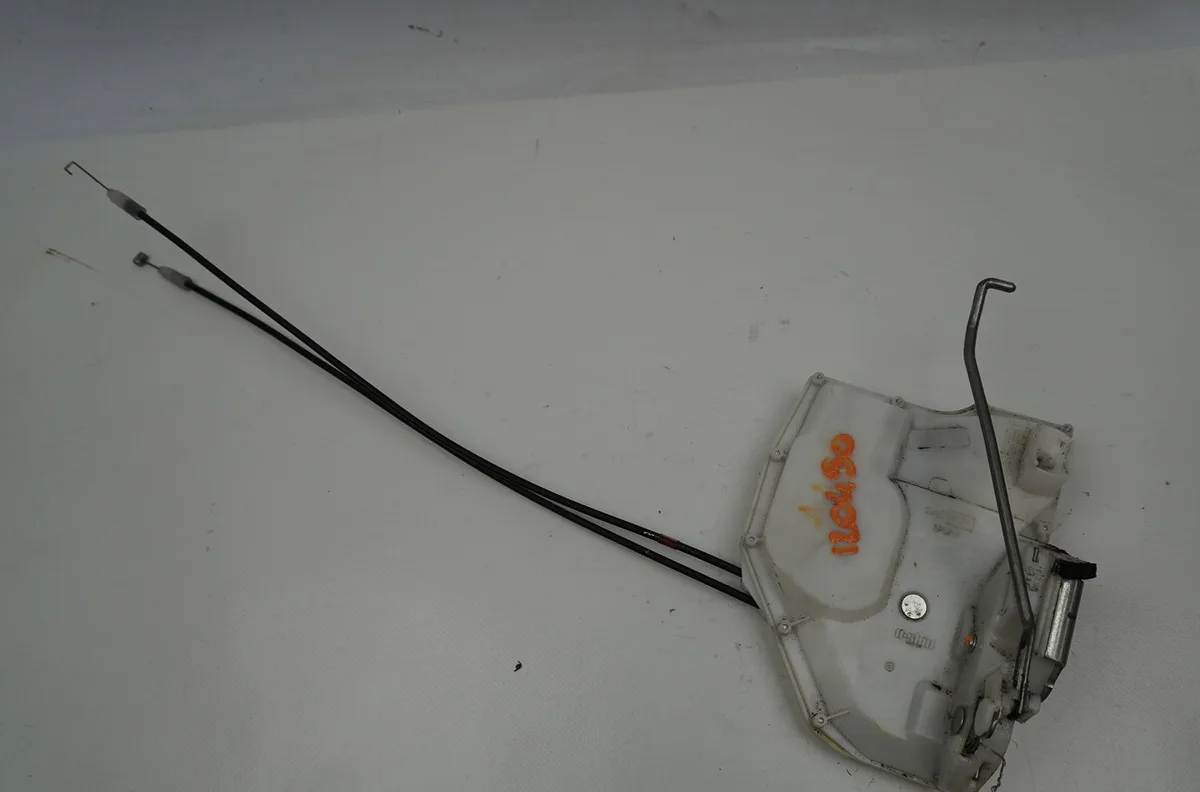Serrure porte avg SUZUKI SWIFT III 1.3 VVT 4X4 occasion