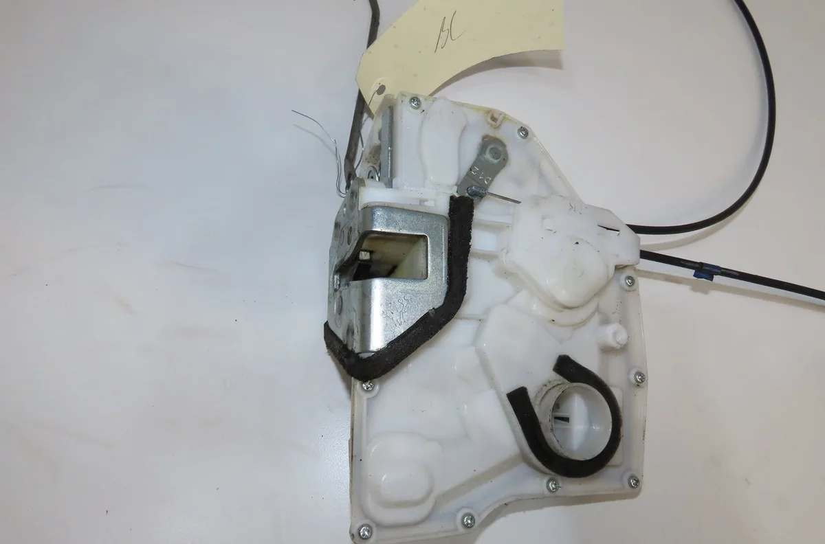 Serrure porte avg Suzuki SWIFT III (MZ, EZ) 1.3 (rs 413) (2005) occasion