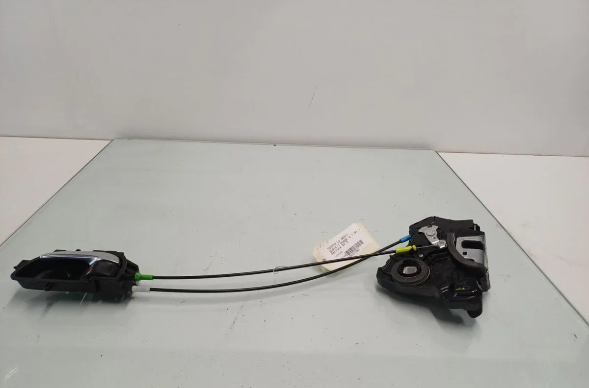 Serrure porte avg TOYOTA AURIS 2 PHASE 2 occasion