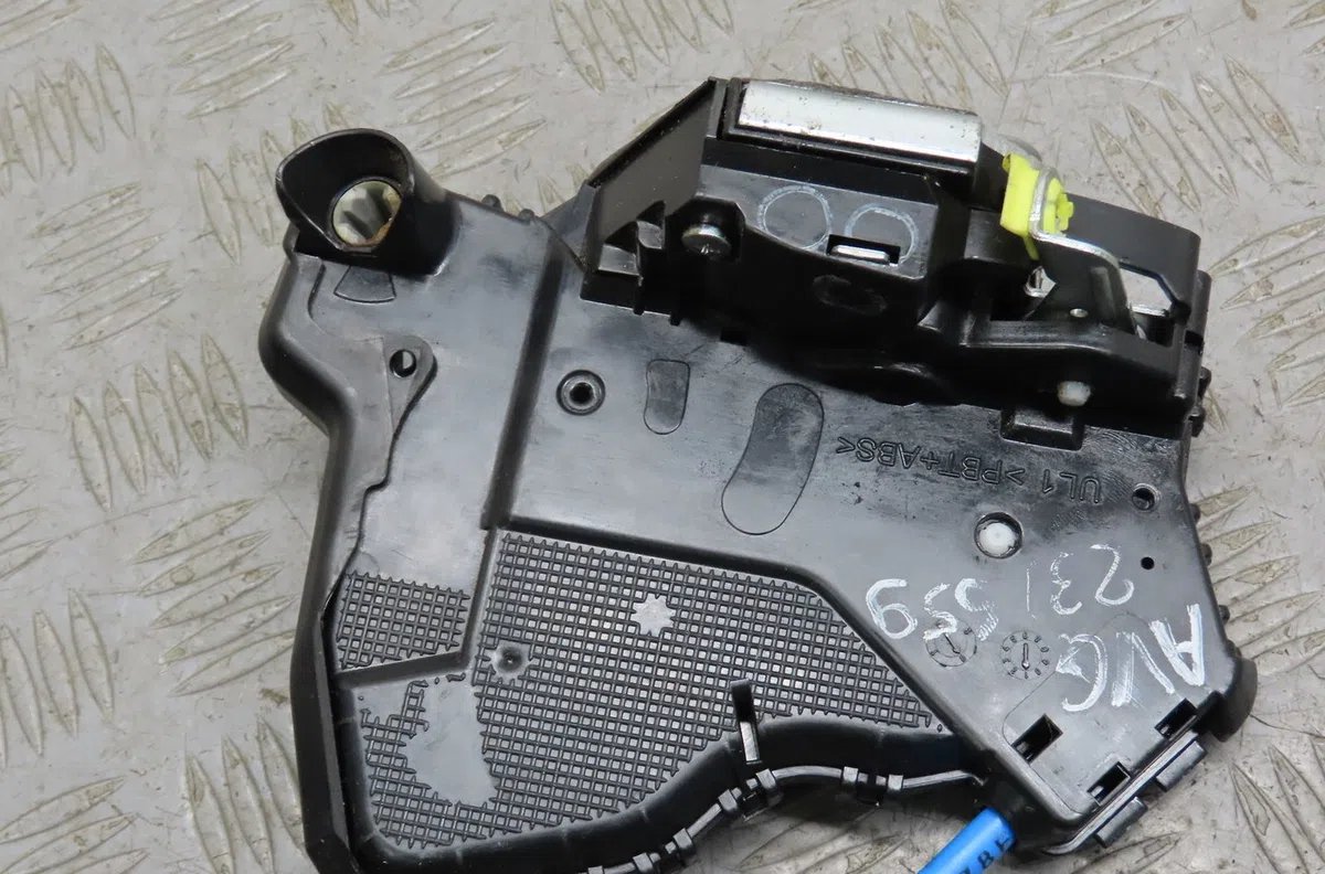Serrure porte avg Toyota AVENSIS Break (_T27_) 1.6 d4-d (wwt270_) (2015-2018) occasion
