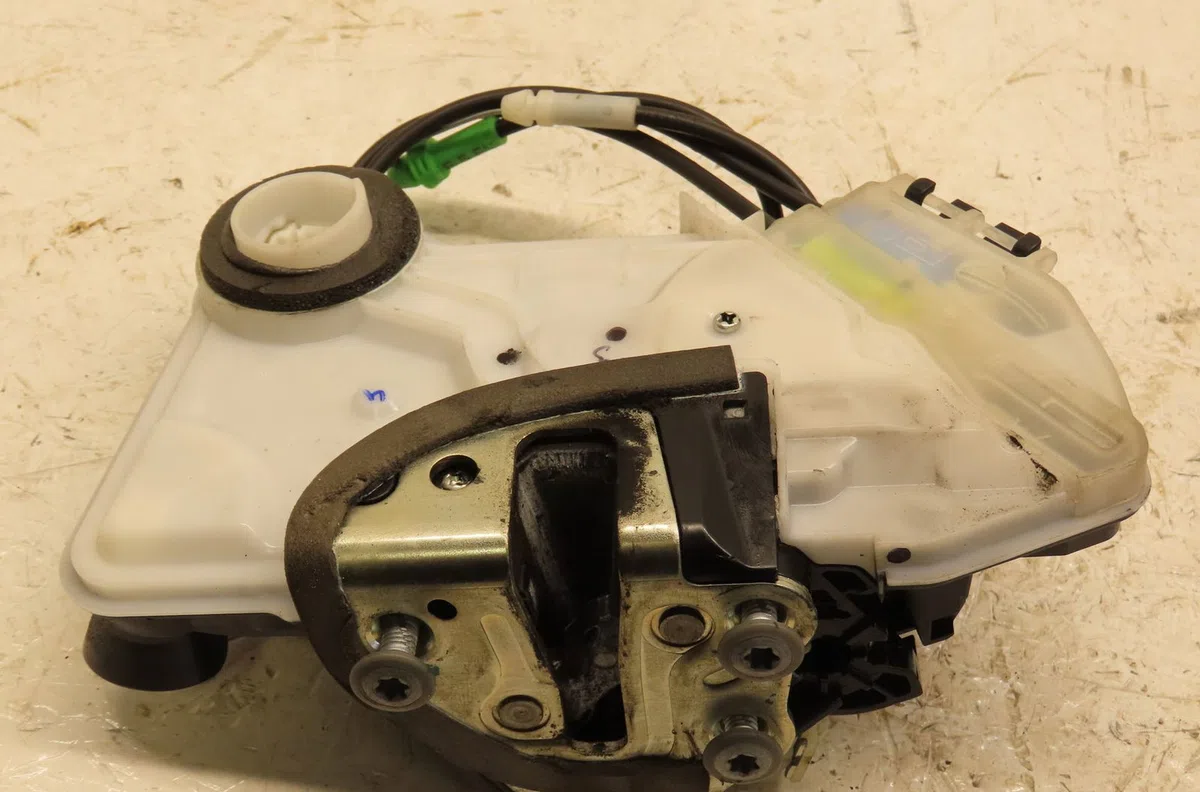 Serrure porte avg Toyota AYGO (_B4_) 1.0 (kgb40) (2014) occasion