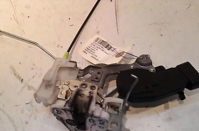 Serrure porte avg TOYOTA AYGO occasion