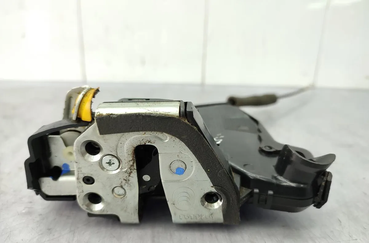 Serrure porte avg TOYOTA COROLLA VERSO 2 PHASE 2 occasion