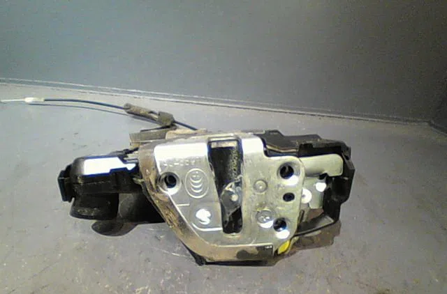 Serrure porte avg TOYOTA COROLLA VERSO II phase 2 06-2007--05-2009 occasion