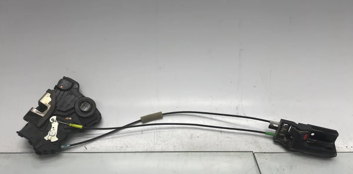 Serrure porte avg TOYOTA HILUX 4 PHASE 3 occasion