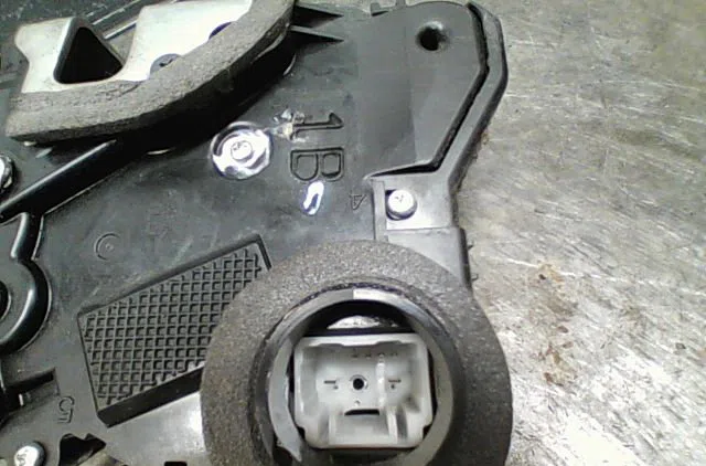 Serrure porte avg Toyota PRIUS Liftback (_W2_) 1.5 hybrid (nhw20_) (2003-2009) occasion