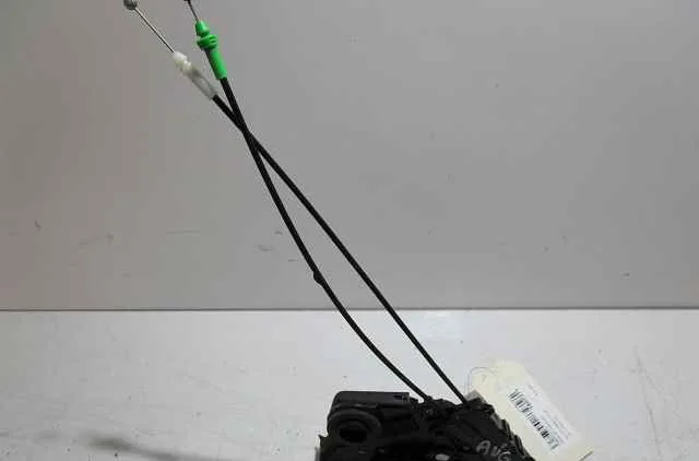 Serrure porte avg TOYOTA YARIS II occasion