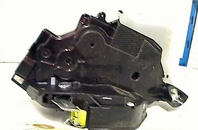Serrure porte avg TOYOTA YARIS occasion