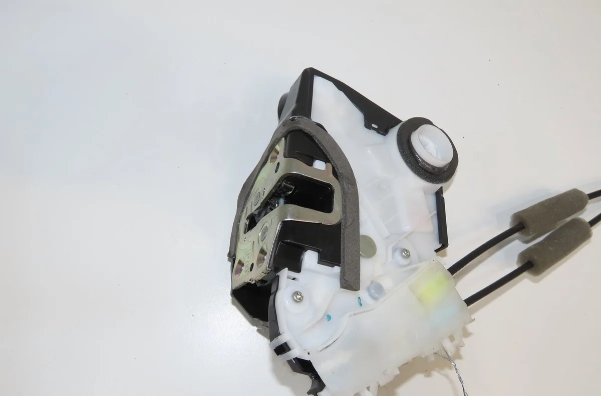 Serrure porte avg Toyota YARIS (_P21_, _PA1_, _PH1_) 1.5 hybrid (mxph10, mxph11) (2020) 5 portes occasion