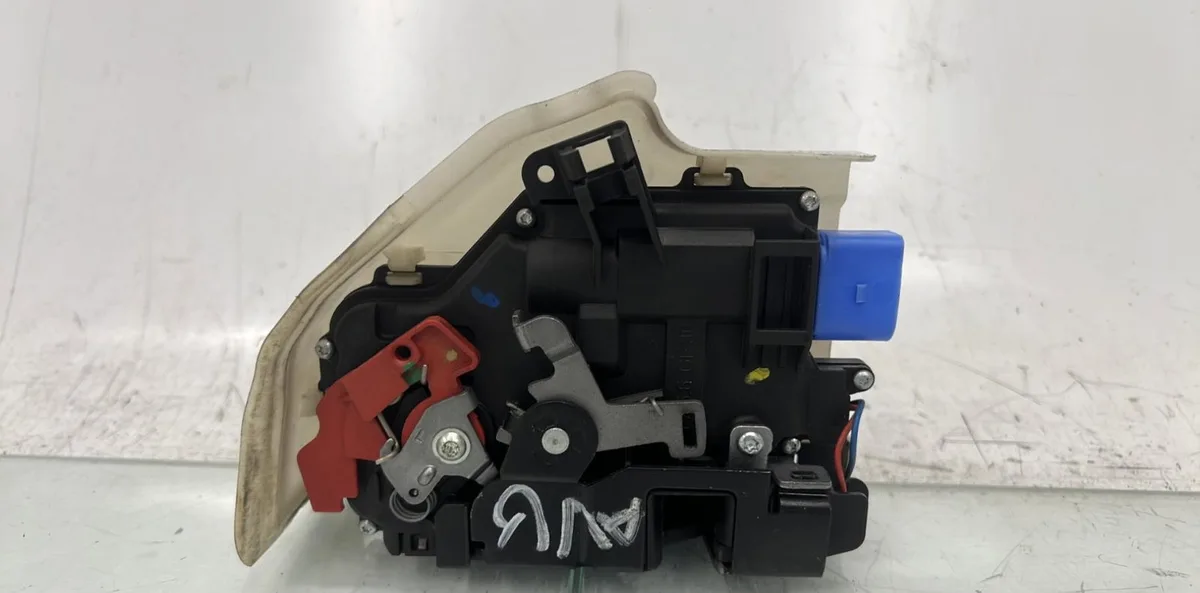 Serrure porte avg VOLKSWAGEN GOLF 6 BREAK occasion