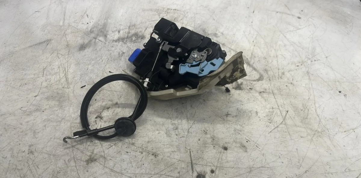 Serrure porte avg Volkswagen GOLF V (1K1) 1.6 (2004-2008) occasion