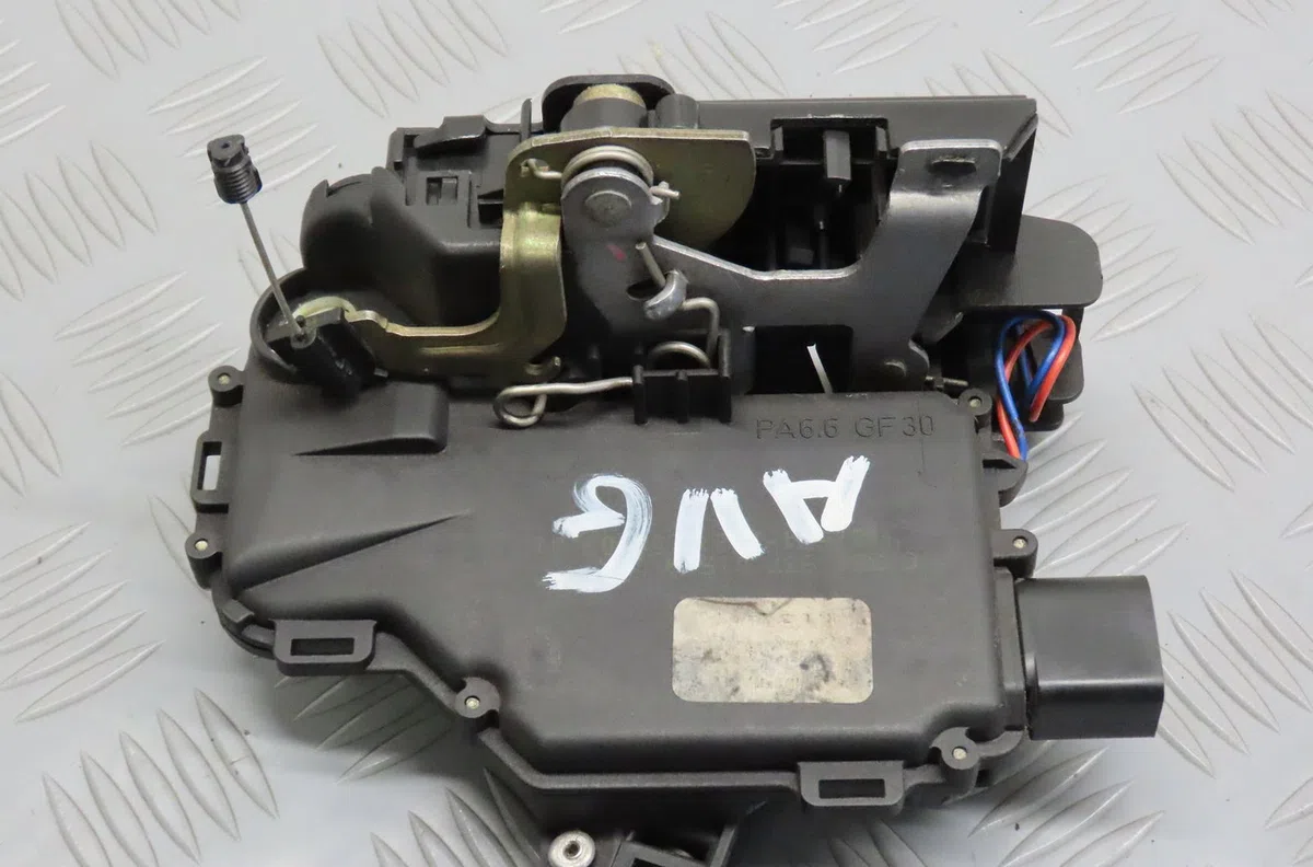 Serrure porte avg Volkswagen NEW BEETLE (9C1, 1C1) 1.6 (1999-2000) occasion