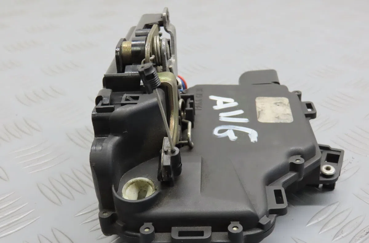 Serrure porte avg Volkswagen NEW BEETLE (9C1, 1C1) 1.6 (1999-2000) occasion