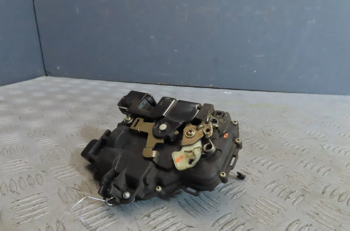 Serrure porte avg VOLKSWAGEN NEWBEETLE 2001 occasion