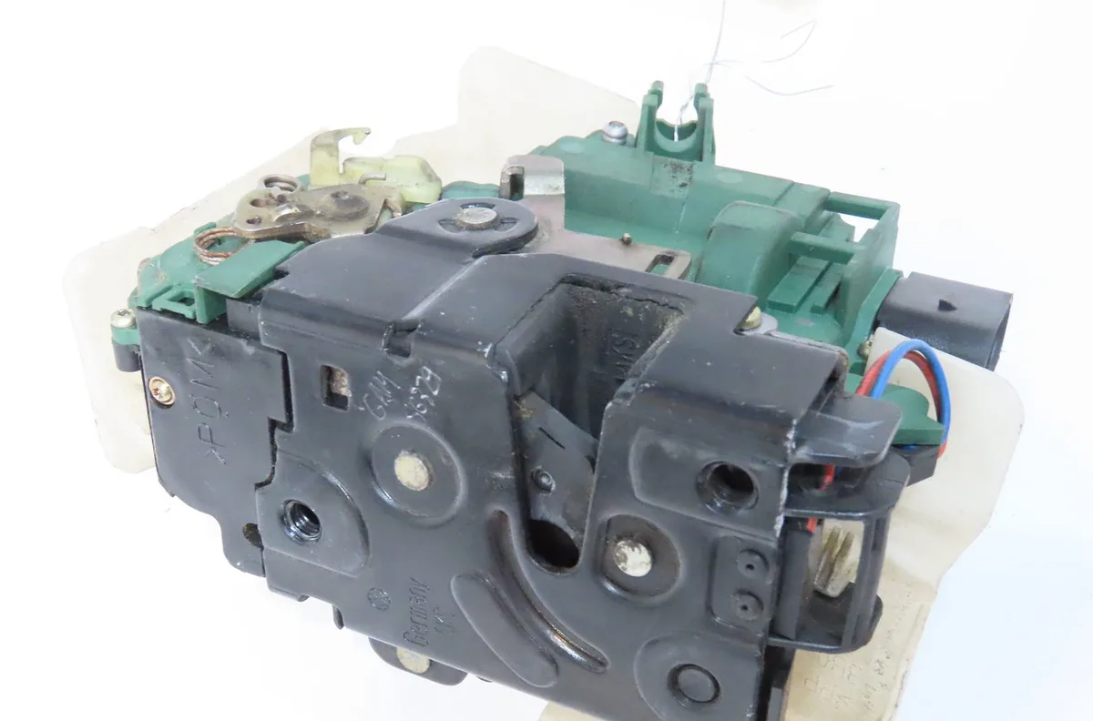 Serrure porte avg Volkswagen PASSAT B5 (3B2) 1.9 tdi (1996-2000) occasion