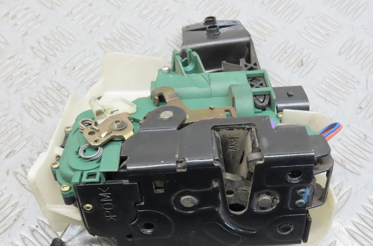 Serrure porte avg Volkswagen PASSAT B5.5 (3B3) 1.9 tdi (2000-2005) occasion