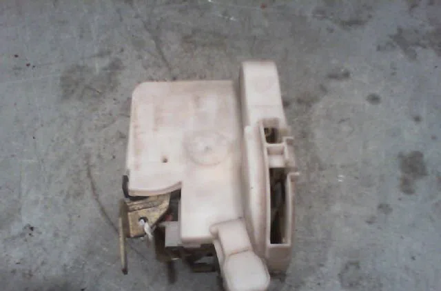 Serrure porte avg VOLKSWAGEN POLO 1997 occasion