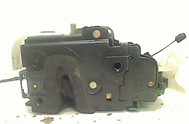 Serrure porte avg Volkswagen POLO (9N_, 9A_) 1.2 12v (2001-2007) 5 portes occasion