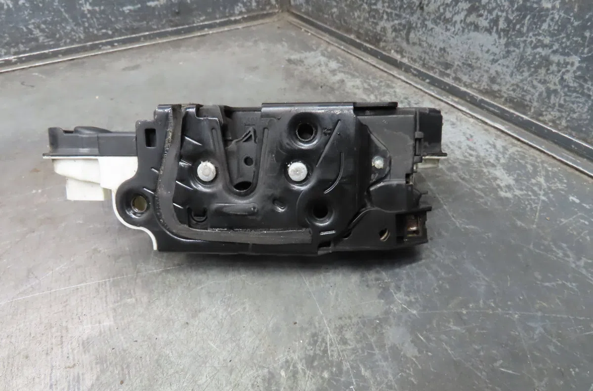 Serrure porte avg Volkswagen SCIROCCO III (137, 138) 2.0 tfsi (2008-2009) occasion