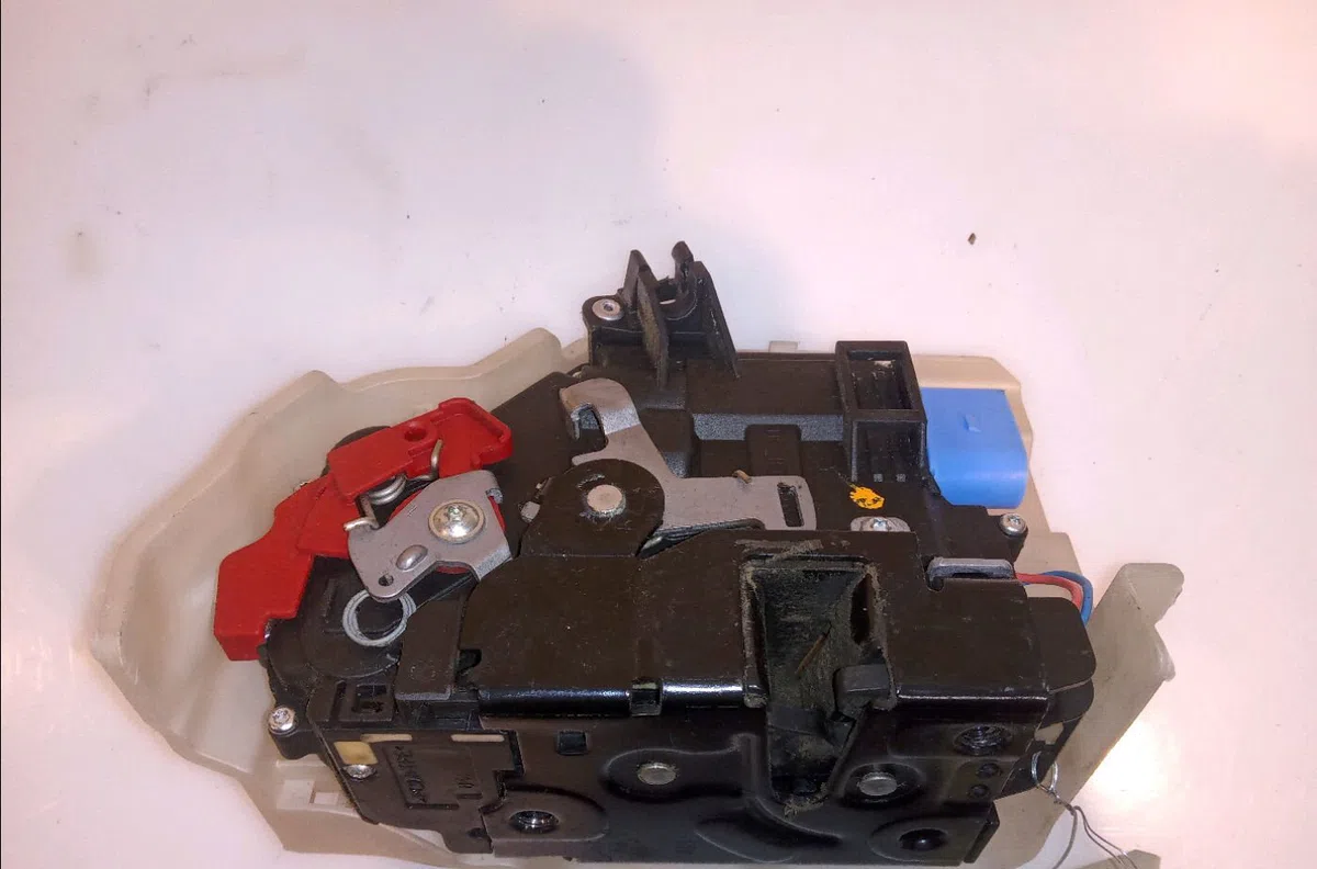 Serrure porte avg Volkswagen TOURAN (1T1, 1T2) 1.9 tdi (2003-2004) 5 portes occasion