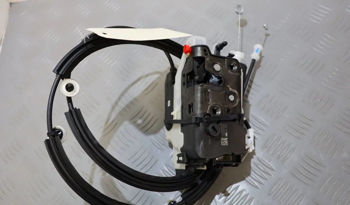 Serrure porte coulissante d Toyota PROACE CITY VERSO Monospace 1.2 vvt-i 110 (bkynn) (2019) occasion