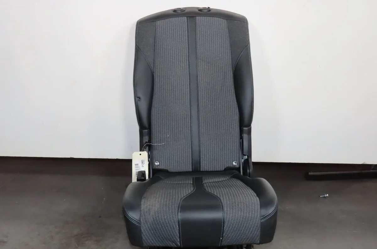 Siege arrière central Peugeot 5008 II (MC_, MJ_, MR_, M4_) 1.5 bluehdi 130 (mcyhzj, mcyhzr, mcyhzx) (2018) occasion