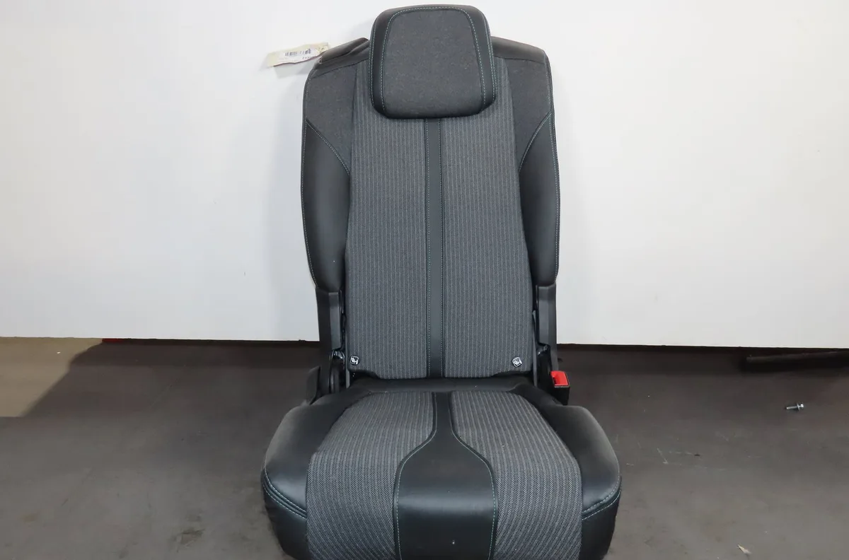 Siège arrière droit Peugeot 5008 II (MC_, MJ_, MR_, M4_) 1.5 bluehdi 130 (mcyhzj, mcyhzr, mcyhzx) (2018) occasion