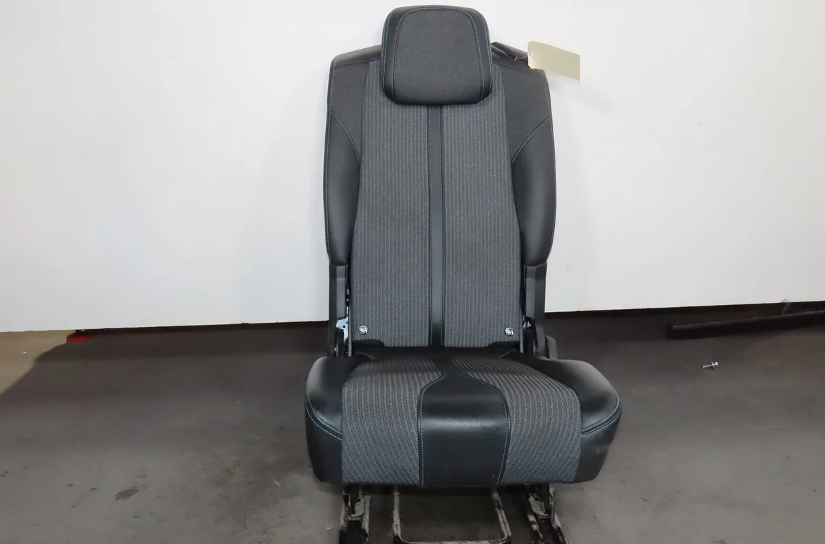 Siège arrière gauche Peugeot 5008 II (MC_, MJ_, MR_, M4_) 1.5 bluehdi 130 (mcyhzj, mcyhzr, mcyhzx) (2018) occasion