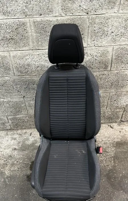 Siège avant droit Peugeot 208 II (UB_, UP_, UW_, UJ_) 1.2 puretech 100 (2019) 5 portes occasion