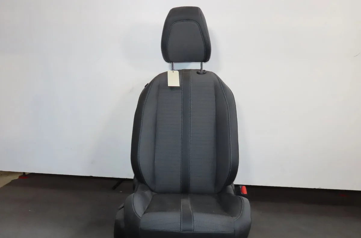 Siège avant droit Peugeot 208 II (UB_, UP_, UW_, UJ_) 1.5 bluehdi 100 (2019) occasion