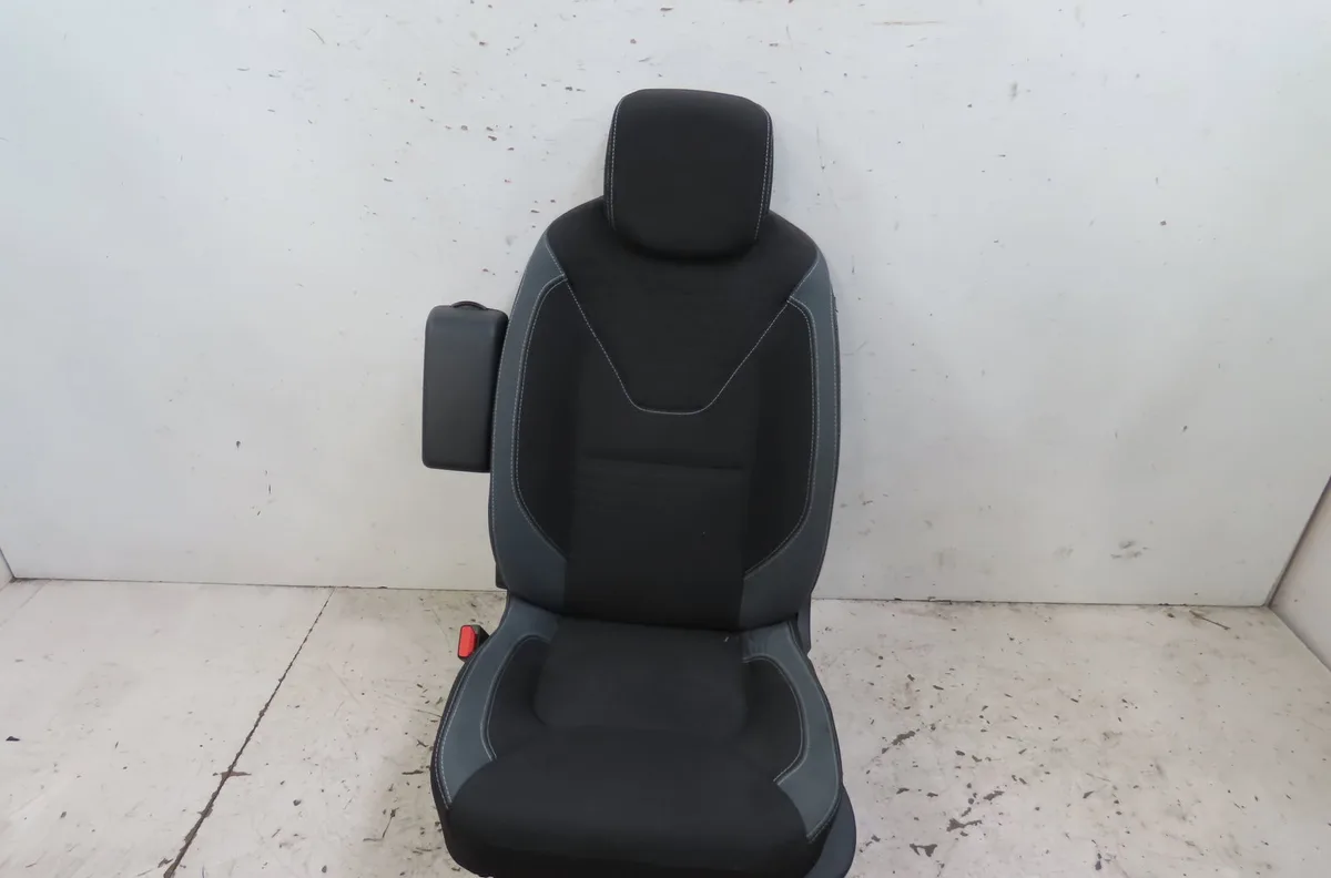 Siège avant droit Renault CLIO IV (BH_) 1.5 dci 90 (2012) 5 portes occasion