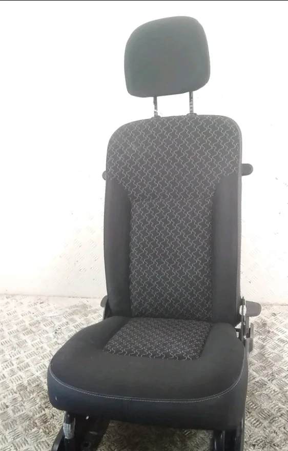 Siège avant droit Renault KANGOO Express (FW0-1_) 1.5 dci 75 (fw07, fw10, fw04) (2010) 4 portes occasion