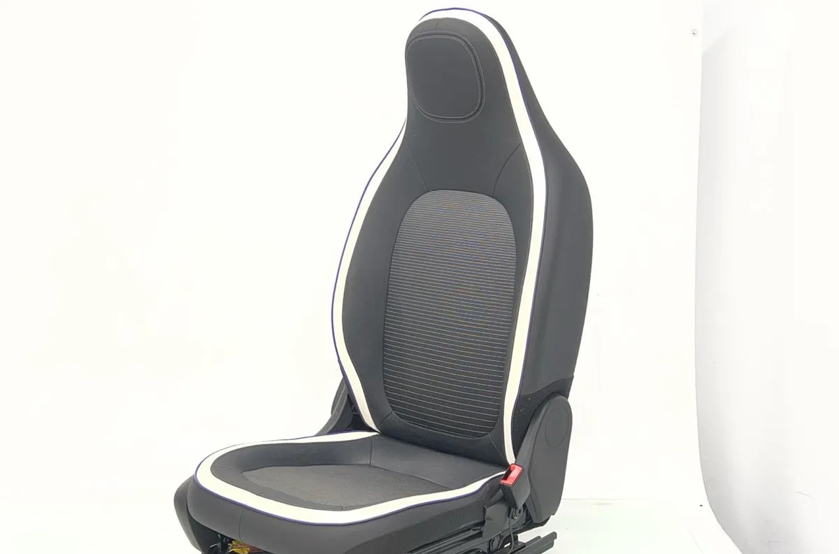 Siège avant droit RENAULT TWINGO 3 PHASE 1 occasion