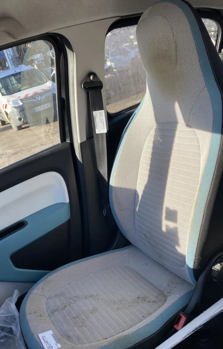 Siège avant droit RENAULT TWINGO 3 PHASE 1 occasion