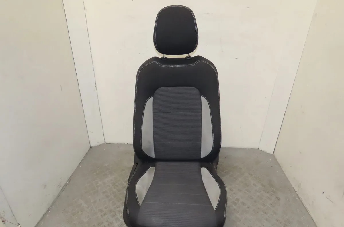 Siège avant droit Toyota AVENSIS Break (_T27_) 1.6 d4-d (wwt270_) (2015-2018) occasion