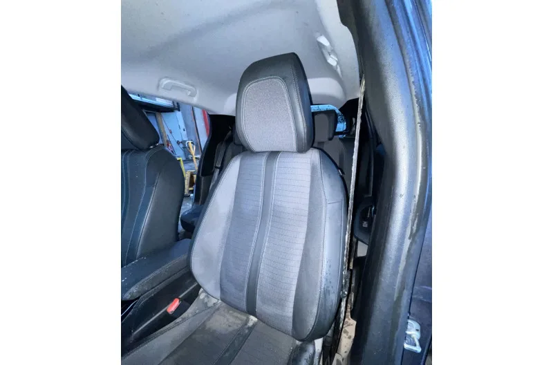 Siege avant gauche pour PEUGEOT 208 2