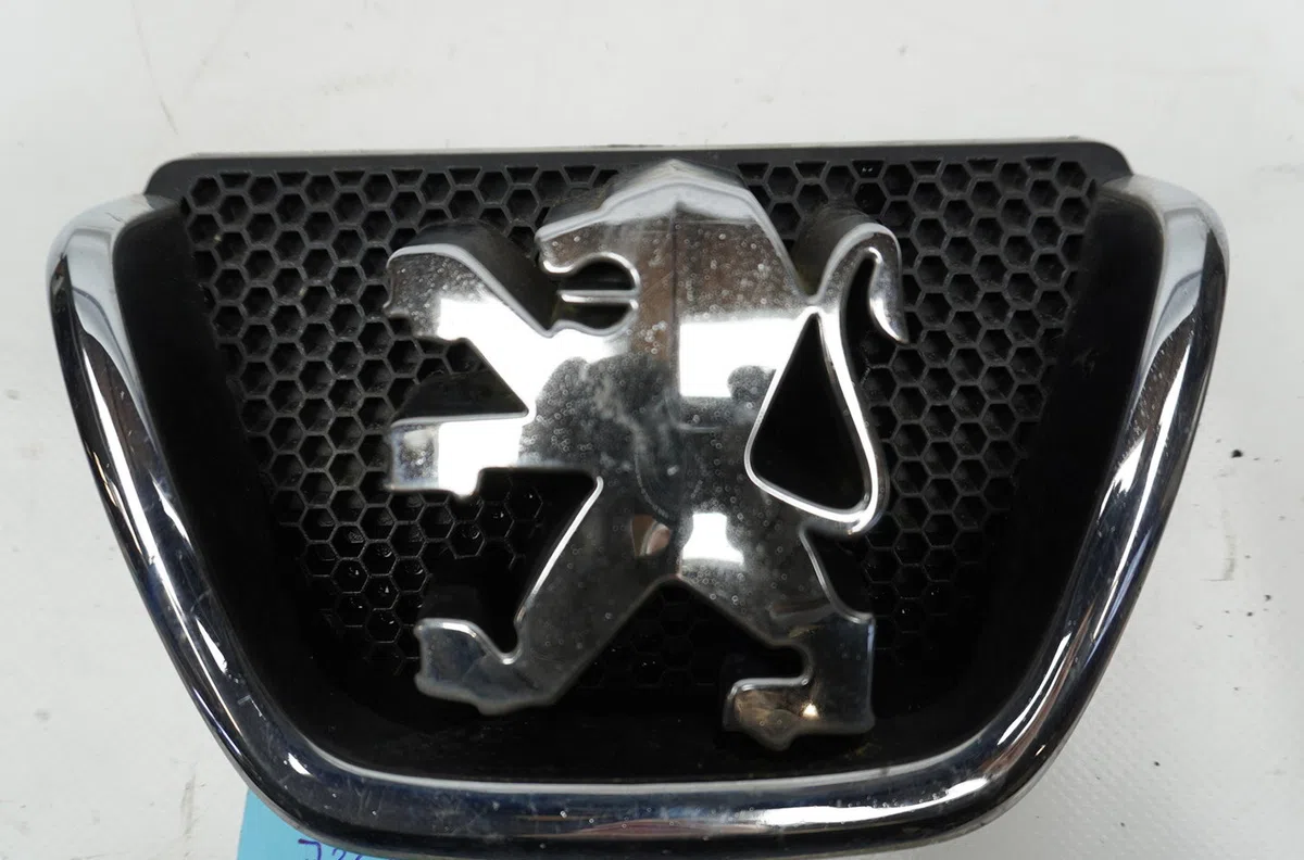 Sigle calandre Peugeot 206 3-5 portes (2A-C) 1.4 i (1998-2012) 3 portes occasion