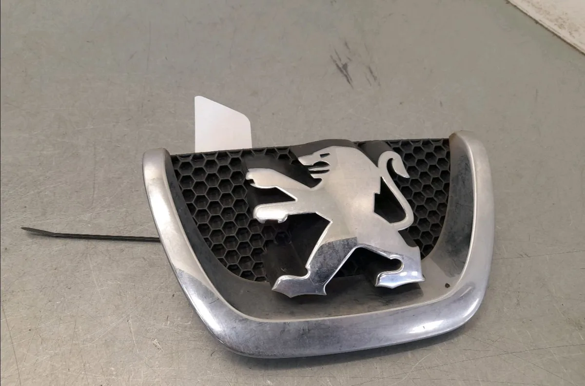 Sigle calandre Peugeot 5008 (0U_, 0E_) 1.6 hdi (2010-2017) 5 portes occasion
