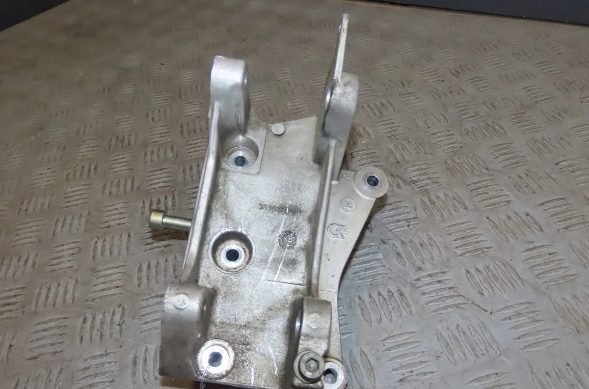 Support alternateur Peugeot 307 (3A-C) 2.0 hdi 90 (2000-2007) 5 portes occasion