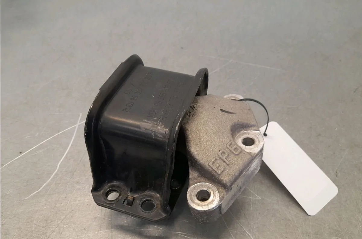 Support moteur Ds DS 5 (KF_) 1.6 thp 165 (kf5gzt) (2015-2018) occasion