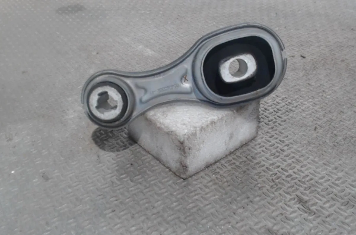 Support moteur Renault CAPTUR II (HF_) Blue dci 95 (hfaf) (2020) occasion