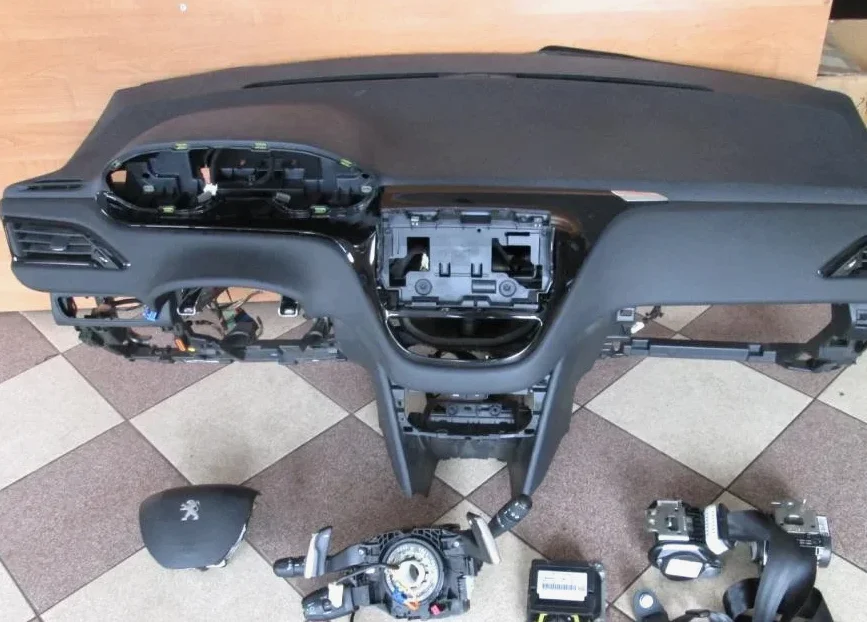Tableau De Bord Complet Peugeot 208